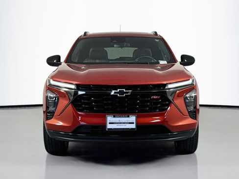 Used 2024 Chevrolet Trax RS w/ Sunroof Package FWD image 2