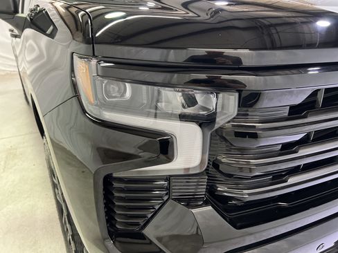 Used 2025 Chevrolet Silverado 1500 High Country w/ Midnight Edition AWD/4WD image 5