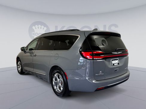 Used 2022 Chrysler Pacifica Limited FWD image 4
