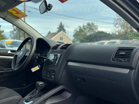 Used 2009 Volkswagen Rabbit S image 7