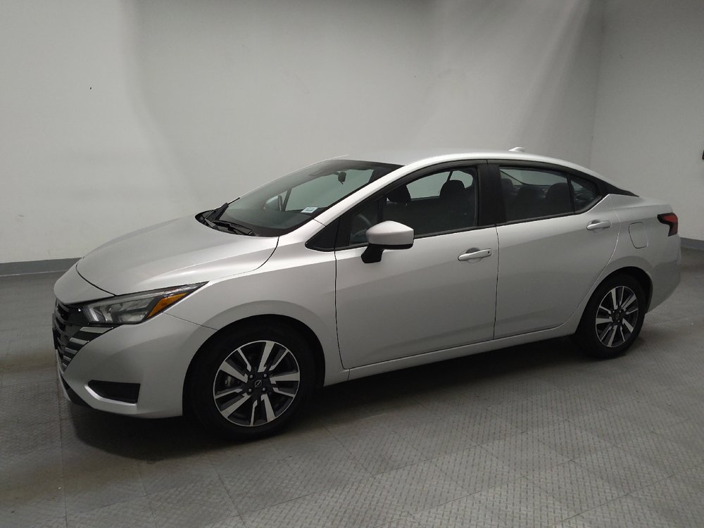 Used 2025 Nissan Versa SV FWD image 2