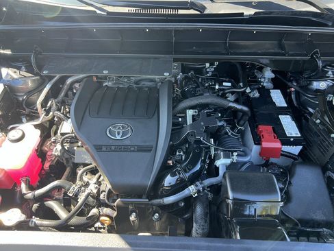 Used 2024 Toyota Highlander LE image 36