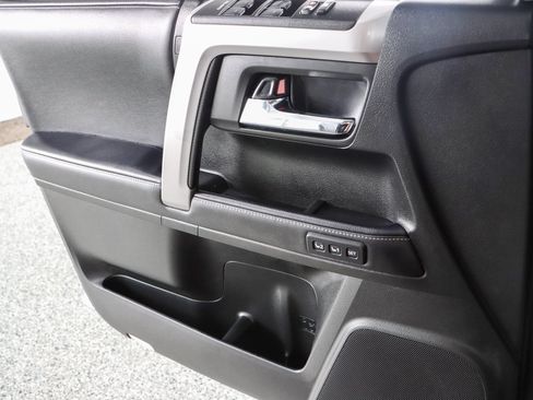 Used 2022 Toyota 4Runner Limited AWD/4WD image 22