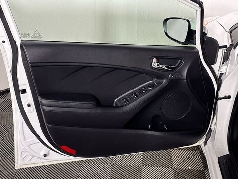 Used 2015 Kia Forte EX w/ Premium Package FWD image 10