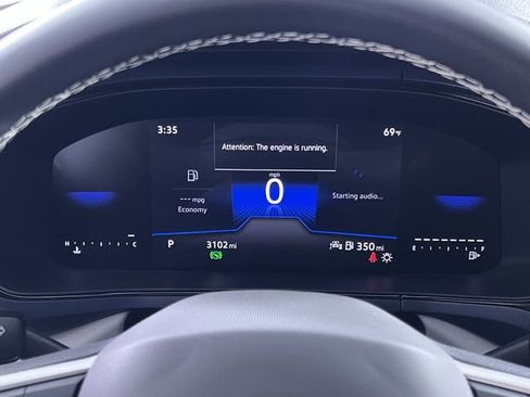 Used 2024 Volkswagen Taos SE image 15