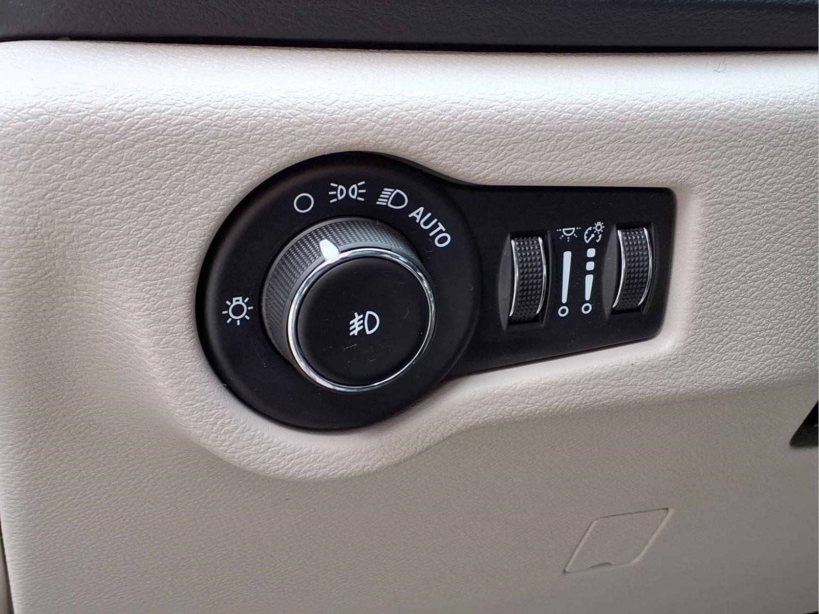 Used 2023 Chrysler Pacifica Touring-L FWD image 20