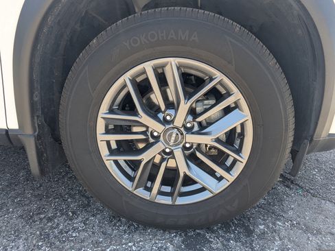 Used 2023 Nissan Rogue S AWD/4WD image 11
