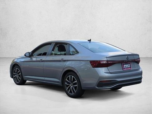 Used 2025 Volkswagen Jetta SE FWD image 7