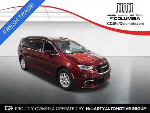 Used 2022 Chrysler Pacifica Touring-L FWD image 1
