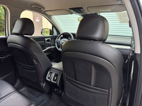 Used 2022 Kia Sorento S FWD image 32