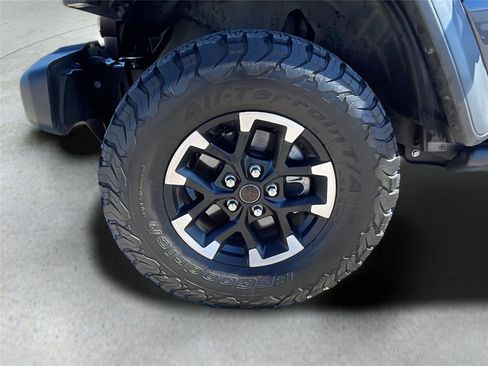 Used 2024 Jeep Wrangler Unlimited Rubicon w/ Technology Group image 10