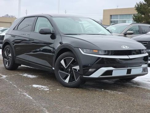 New 2026 Hyundai Ioniq 5 SE image 2