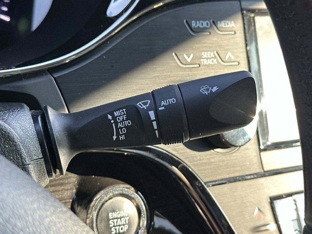 Used 2013 Toyota Avalon Limited FWD image 31