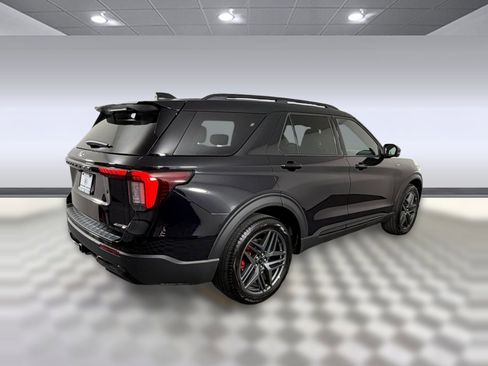 Used 2025 Ford Explorer ST-Line w/ ST-Line Street Pack image 9