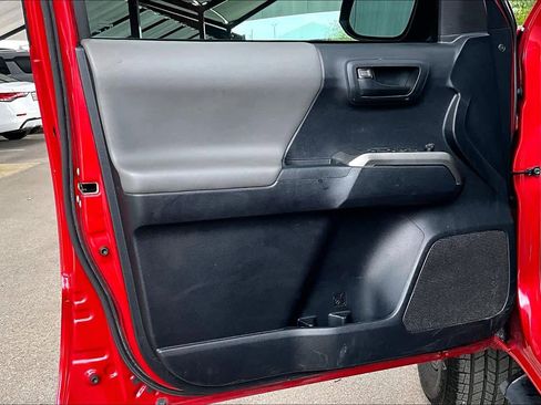 Used 2019 Toyota Tacoma SR5 image 17