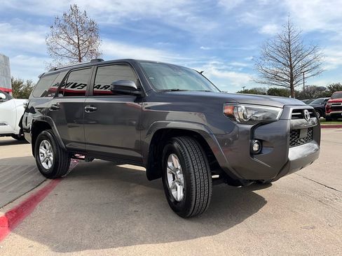 Used 2021 Toyota 4Runner SR5 image 5