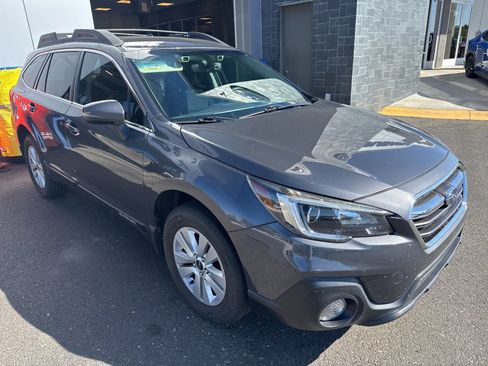 Used 2018 Subaru Outback 2.5i Premium AWD/4WD image 3