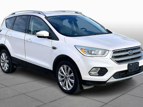 Used 2017 Ford Escape Titanium image 3