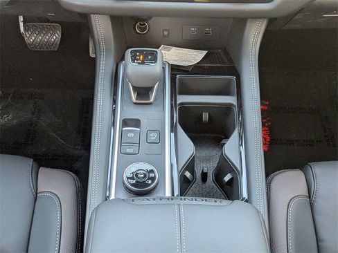 New 2025 Nissan Pathfinder Platinum w/ Black Appearance Package image 21