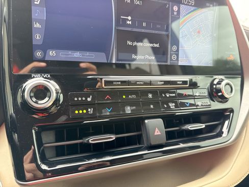 Used 2022 Toyota Highlander Limited AWD/4WD image 17