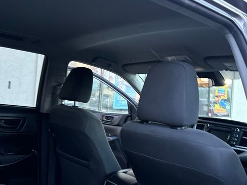 Used 2018 Toyota Highlander LE w/ Carpet Mat Package (TMS) FWD image 17