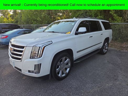 Used 2019 Cadillac Escalade ESV Luxury AWD/4WD image 3