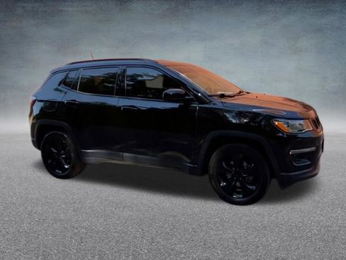 Used 2019 Jeep Compass Latitude FWD image 28