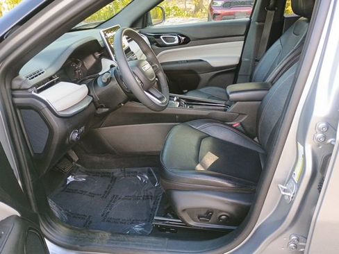 Used 2023 Jeep Compass Limited image 24