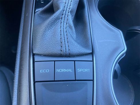 Used 2022 Toyota Camry SE image 23