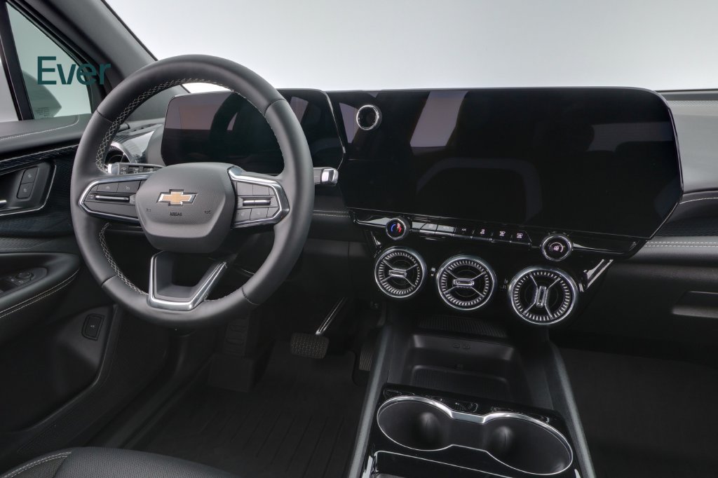 Used 2024 Chevrolet Blazer EV LT AWD/4WD image 25