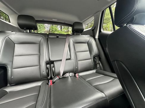 Used 2024 GMC Terrain SLT image 38