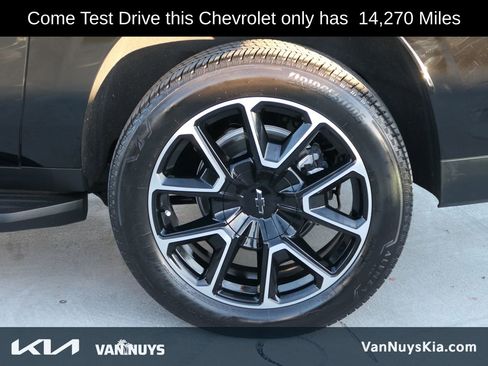 Used 2025 Chevrolet Suburban RST image 9