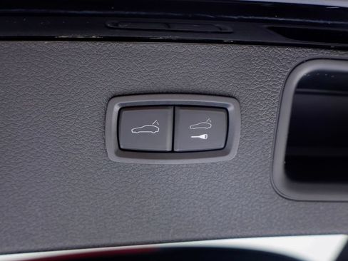 Certified 2023 Porsche Macan S AWD/4WD image 33