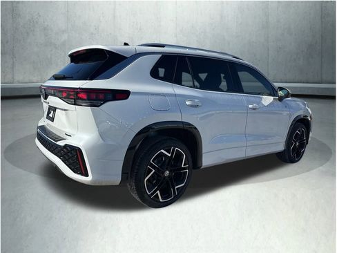 New 2026 Volkswagen Tiguan SEL R-Line image 5