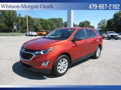 Used 2020 Chevrolet Equinox LS w/ LS Convenience Package FWD image 3