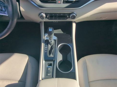 Used 2021 Nissan Altima 2.5 SV w/ SV Premium Package image 19