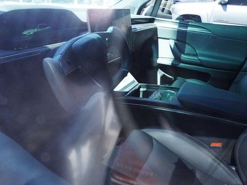 Used 2025 Tesla Model X AWD/4WD image 10