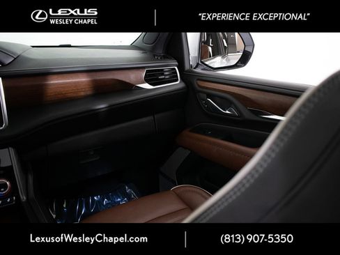 Used 2023 GMC Yukon Denali Ultimate AWD/4WD image 17