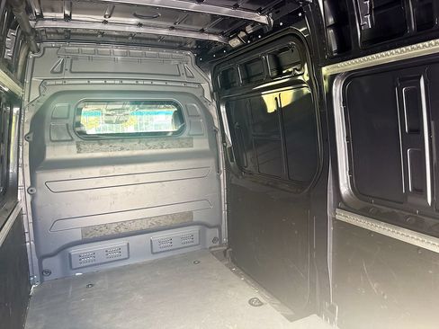 Used 2024 Mercedes-Benz Sprinter 2500 image 14