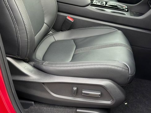 New 2025 Honda Pilot Touring image 12