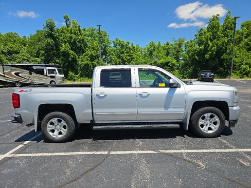 Used 2018 Chevrolet Silverado 1500 LT w/ All Star Edition AWD/4WD image 2