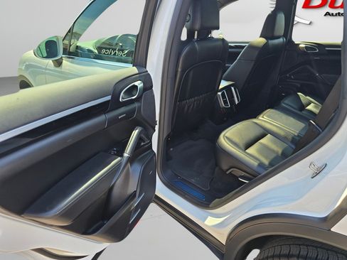 Used 2018 Porsche Cayenne S AWD/4WD image 25