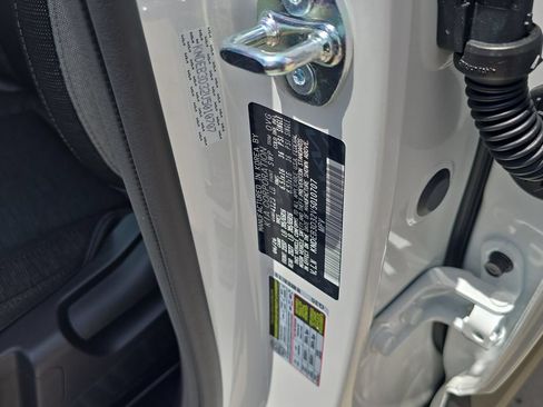 New 2027 Kia Seltos LX FWD image 32