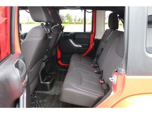 Used 2013 Jeep Wrangler Unlimited Sahara w/ Connectivity Group AWD/4WD image 12