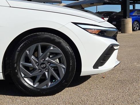 Certified 2024 Hyundai Elantra SEL image 5