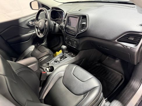 Used 2019 Jeep Cherokee Latitude Plus AWD/4WD image 21