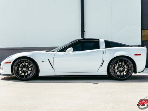 Used 2013 Chevrolet Corvette Z06 w/ 3LZ Preferred Equipment Group RWD image 46