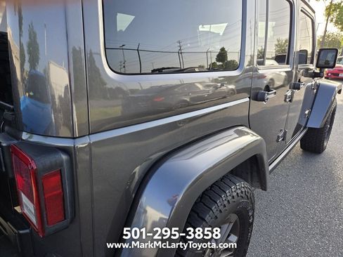 Used 2017 Jeep Wrangler Unlimited Sahara AWD/4WD image 10