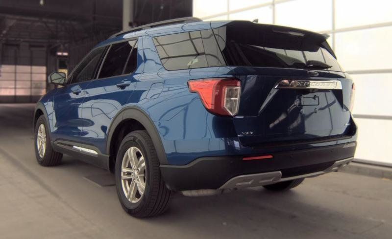 Used 2023 Ford Explorer XLT w/ Equipment Group 202A AWD/4WD image 6