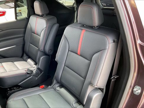 Used 2024 Chevrolet Traverse RS image 21